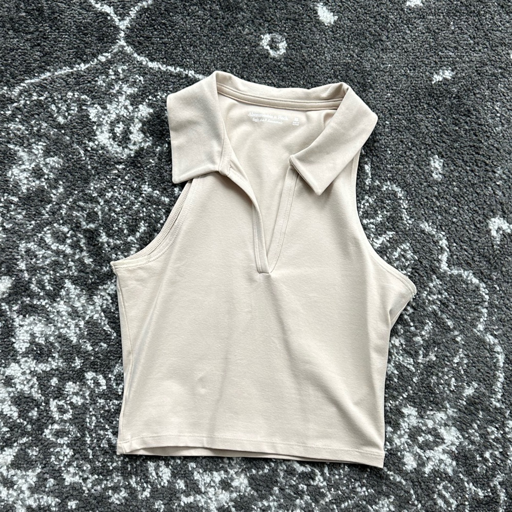 Abercrombie & Fitch Cropped Cream Polo